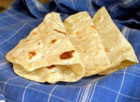 SMALL BATCH TORTILLA RECIPE Been Recipes, Diy Flour, Easy Tortilla Recipe, Tortilla Chip Recipe, Recipes With Flour Tortillas, Recipe For 1, Small Batch Baking, Homemade Flour Tortillas, Homemade Tortilla Chips