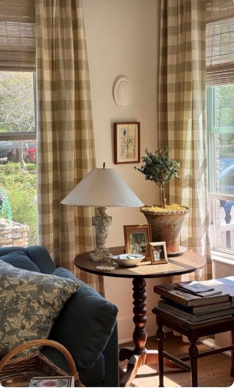 Homey Traditional Living Room, New England Cape Cod Interior, Mixed Print Living Room, Nora Efron Interiors, American Traditional Interior Design, Cozy Airy Living Room, Farmhouse Living Room Design Ideas, Cottage Traditional Decor, Earthy Cottage Living Room