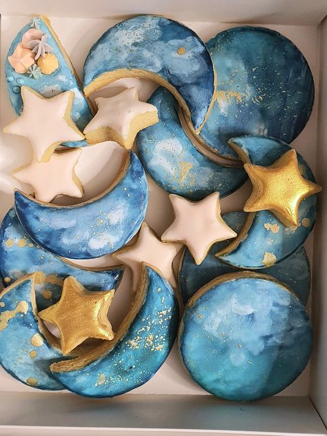 Starry Night Cookies Decorated, Sky Themed Food, Starry Night Cookies, Astrology Cookies, Star And Moon Cookies, Moon Cookies Decorated, Constellation Cookies, Celestial Cookies, Galaxy Cookies