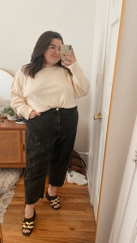 Plus Size Light Jeans Outfit, Mom Jeans Plus Size Outfit, Black Jeans Outfit Plus Size, Cbt Homework, Plus Size Mom Jeans Outfit, White Outfit Plus Size, Smart Casual Work Outfit Plus Size, Plus Size Black Jeans Outfit, Plus Size Lesbian Fashion