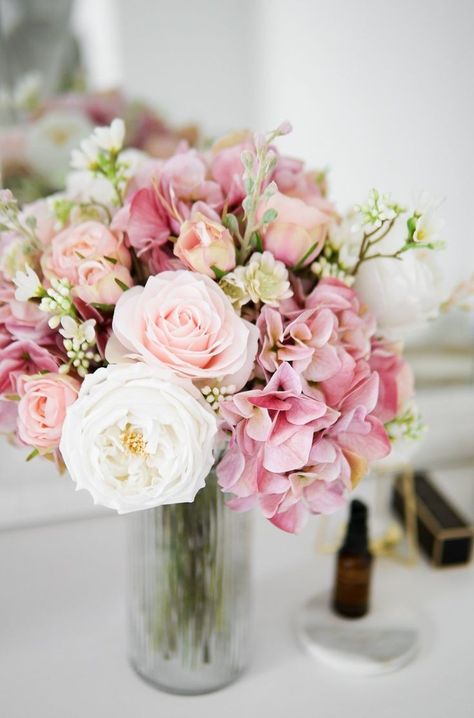 Pink Flower Centerpieces, Hydrangea White, Planning Events, Pink Hydrangeas, Pink Rose Bouquet, Faux Hydrangea, Flower Vase Arrangements, Roses Pink, Rose Arrangements