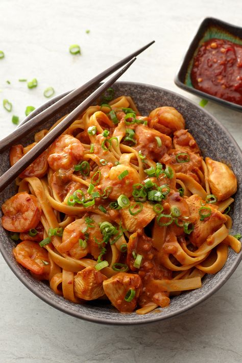 Peanut Shrimp Noodles, Shrimp With Peanut Sauce, Peanut Butter Chili, Chili Garlic Noodles, Cauliflower Rice Salad, Butter Flavors, Peanut Sauce Noodles, Buttered Shrimp Recipe, Peanut Butter Crackers