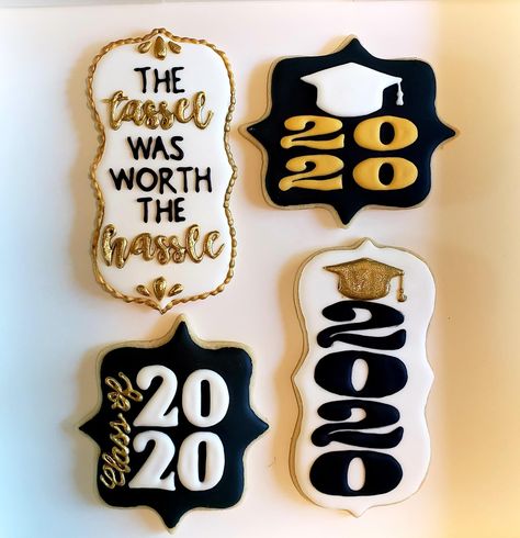 Black And Gold Graduation Cookies, Graduation Oreos Cookies, Grad Gown Cookies, Diploma Cookies, Diploma Cookies Graduation, Graduation Treats, Graduation Party Desserts, Graduation Cookies, Sugar Cookie Designs