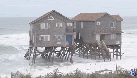 Here's The Dramatic Moment A House Collapsed On The North Carolina Coast | Digg Rodanthe North Carolina, North Carolina Coast, Carolina Coast, North Carolina Homes, Home Warranty, Home Security Systems, Builder Website, Amazing Stories, A House