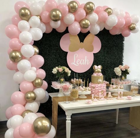 Cake Table Backdrop, Baby Shower Cake Table, Minnie Mouse Birthday Party Decorations, Minnie Mouse First Birthday, Minnie Mouse Birthday Decorations, Minnie Mouse Birthday Cakes, 1st Birthday Party For Girls, Idee Babyshower, Minnie Mouse 1st Birthday