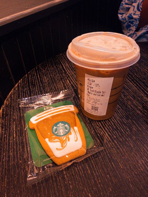 Fall Nostalgia, Starbucks Cookies, Fall Starbucks, Pumpkin Gingerbread, Fall Planning, Fashion Tiktok, Aesthetic Autumn, Fall Items, 2022 Fashion