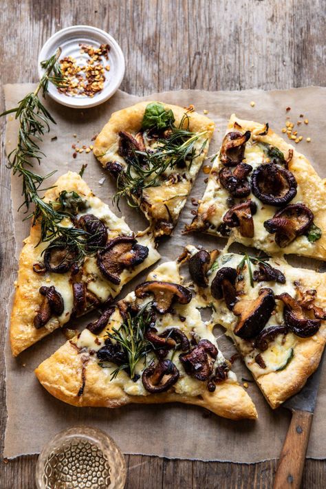 French Onion Mushroom Pizza | halfbakedharvest.com #pizza #mushrooms #easyrecipes Pizza Mushrooms, Homemade Pizza Dough Easy, Balsamic Mushrooms, Half Baked Harvest Recipes, Yummy Pizza, Quick Pizza, Pizza Bianca, Mushroom Pizza, Easy Homemade Pizza