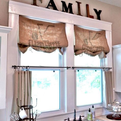 burlap-Curtains window treatments Ideas For Window Treatments, Burlap Window Treatments, Farmhouse Style Curtains, Rustic Window Treatments, Farmhouse Kitchen Curtains, Farmhouse Window Treatments, Серая Кухня, Door Window Treatments, Diy Window Treatments