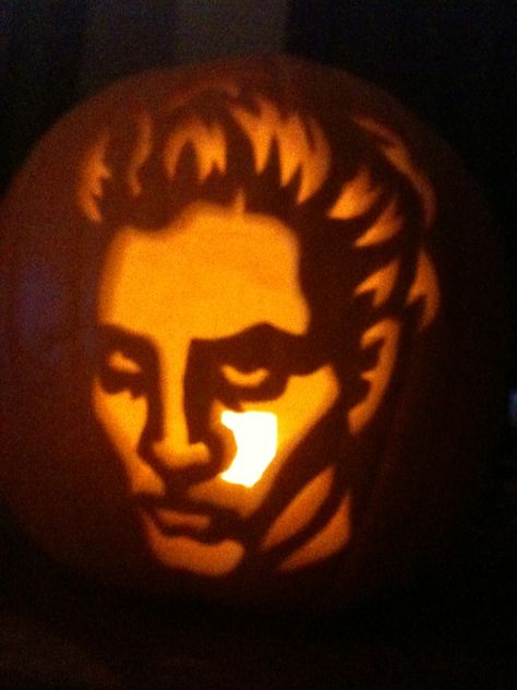 I carved an Edward pumpkin (Twilight) 2011 Twilight Pumpkin Carving, Twilight Pumpkin, Scary Pumpkin Carving, Pumpkin Designs, Halloween Pumpkins Carvings, Scary Pumpkin, Carving Ideas, Pumpkin Design, Hallows Eve