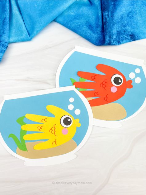 Fish Handprint Craft, Handprint Fish, Fish Handprint, Fish Craft, Kids Craft Supplies, Paper Fish, Preschool Arts And Crafts, Sea Crafts, Fish Crafts