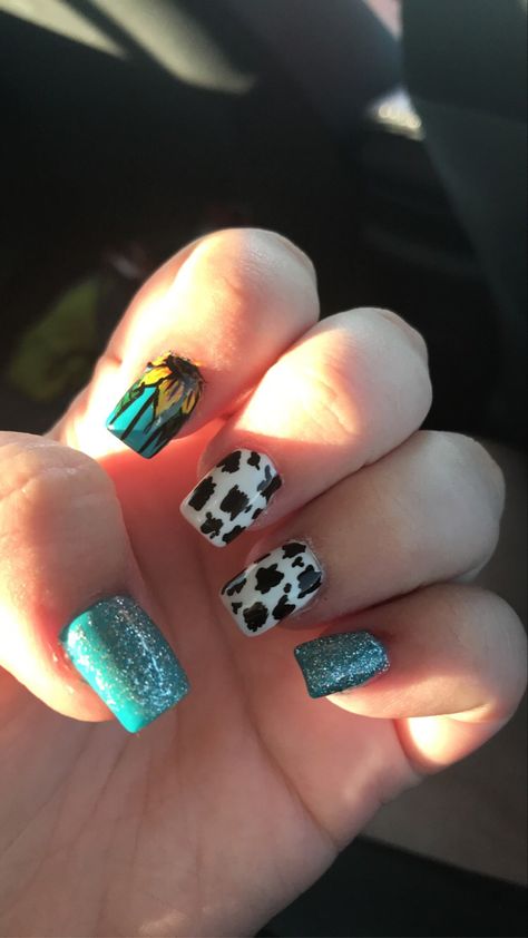 Fair nails 😁 County Fair Nails Designs, Horse Gel Nails, Cowboy Nails Western Long, Sunflower And Cow Print Nails, Fair Themed Nails, Teal Sunflower Nails, Cow Pedicure Ideas, Fair Nail Ideas, Farm Themed Nails