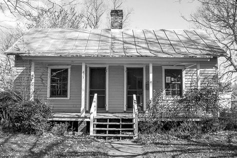 This Couple Spent Weekends Reviving This 1,500-Square-Foot North Carolina Cottage North Carolina Cottage, Small House Renovation, Bedford Street, Florida Cottage, Creepy Houses, Plywood Flooring, River Cottage, Cottage Renovation, Porch Flooring