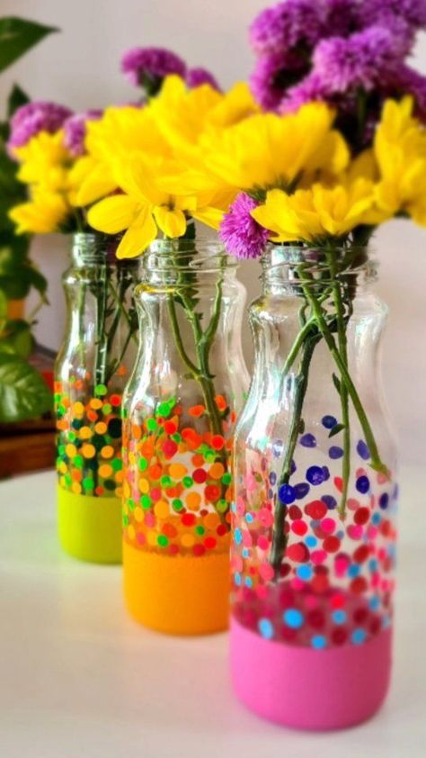 Uses For Plastic Bottles, Painting Glass Jars, Painted Pots Diy, Glass Bottle Diy, Diy Glass Bottle Crafts, Colour Colour, Diy Bottle Crafts, Easter Decorations Dollar Store, Easter Decorations Kids