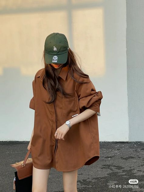 Casual Home Outfits, Oversized Longsleeve, Oversized Shirt Outfit, Ootd Korean Style, Womens Sweatshirts Fashion, Oufits Casual, Clothes Korean Style, Oversized Outfit, Style Korea