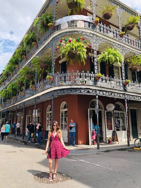 What to Wear in New Orleans: The Complete Guide — Besos Carolina Swamp Tour Outfit, What To Wear In New Orleans, Bourbon Street Outfit, New Orleans Aesthetic Outfit, Nightclubs In Vegas, New Orleans Nightlife, New Orleans Outfit, Trip To New Orleans, Nightlife Outfits