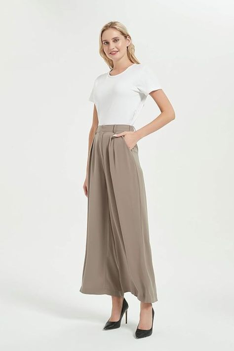 Discover how to style wide leg trousers in the most fashionable ways in our latest Jetset Journal. We showcase chic and casual looks featuring Amazon's must-have wide leg trousers, perfect for your summer wardrobe. Get ready to make heads turn in your wide leg trousers outfits! Squarepants Outfit For Women, Squarepants Outfit, Office Chic Style, Fancy Shirt, Flattering Pants, Outfit For Women, Casual Work Outfits, Best Jeans, Work Wardrobe