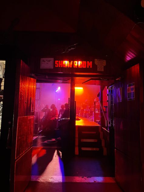 90s Club Scene, Hollywood Vibes Aesthetic, 1980s Nyc Aesthetic, 80s Night Club Aesthetic, New York Jazz Bar Aesthetic, Hollywood Night Aesthetic, Vintage Club Aesthetic, House Show Aesthetic, Club Scene Aesthetic