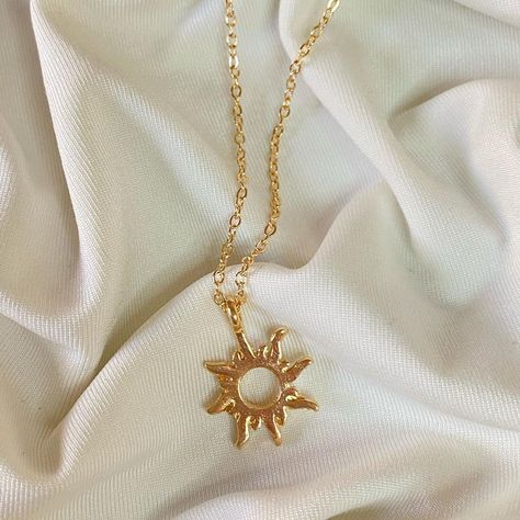 Sun Necklace Aesthetic, Diy Wire Jewelry Rings, Necklace Sun, Wire Jewelry Rings, Sun Necklace, Princess Core, Sun Pendant, Symbol Necklace, Gold Aesthetic