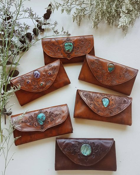 Kailani The Label on Instagram: “New wallets are now live on our site 🙊 Boho style leather and turquoise wallets. Bohemian wallet. Western accessories. Oversized Bags, Leather Macrame, Curvy Boho, Edgy Photography, Boho Wallet, Handbags Unique, Minimalist Street Style, Casual Summer Outfits For Women, Western Accessories