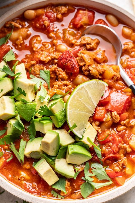 30 Minute Ground Chicken Chili with Beans - Life is but a Dish Ground Chicken Chili Recipe, Ground Chicken Chili, Vegetarian Pumpkin Chili, Chili With Beans, Turkey Pasta, Creamy White Chicken Chili, Bean Chili Recipe, Chili Toppings, Pizza Salad