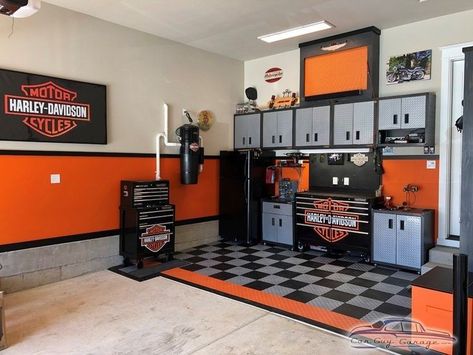 Harley Garage, Motorbike Garage, House With Car, Car Guy Garage, Garage Workshop Plans, Garage Room, Workshop Plans, Garage Remodel, Custom Garages