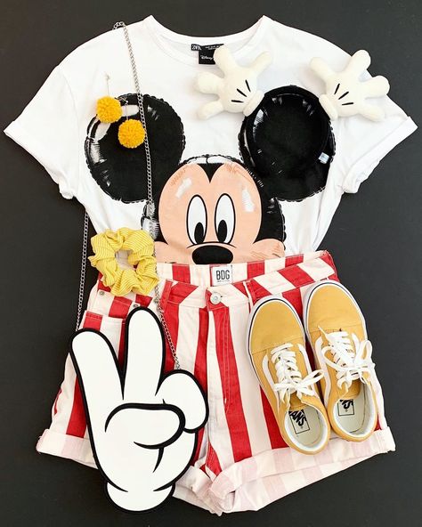 Disneyland Group Outfits, Disney Park Outfit, Disney Trip Outfits, Disney Outfits Women, Disney Fits, Mickey Mouse Outfit, Mouse Outfit, Disney Themed Outfits, Cute Disney Outfits