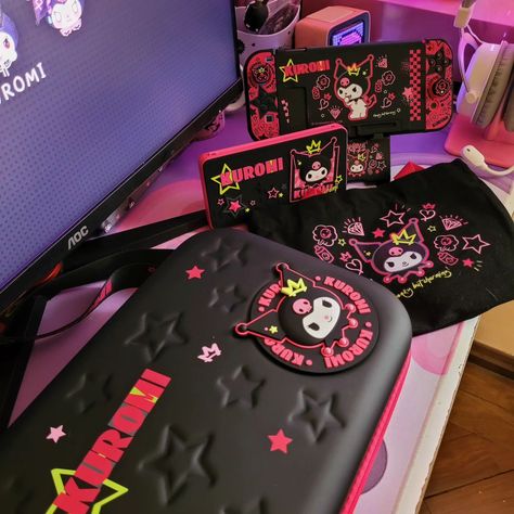 happy Saturday!! Some photos of Kuromi Nintendo switch 🥰🥰 Im in love with my new console and theme!! gaming setup �• nintendo switch • unboxing video • pink setup • video game #kuromi #kuromicore #kuromiroom #kuromisetup #kuromifytheworld #kuromiaesthetic #setup #pinksetup #gamepink #pinkgaming #rgb #rgblights #desksetup #gamingpc #setupRosa #pastelpink #dreamsetup #kuromiwallpaper #sanrioroom #sanrio #sanriolover #sanriocore #nintendoswitch #nintendo #videogame #switchgames #gamingsetup ... Kuromi Nintendo Switch, Kuromi Room, Pink Setup, Sanrio Room, Kitty Room, Hello Kitty Room Decor, Nintendo Switch System, Hello Kitty Rooms, Video Pink