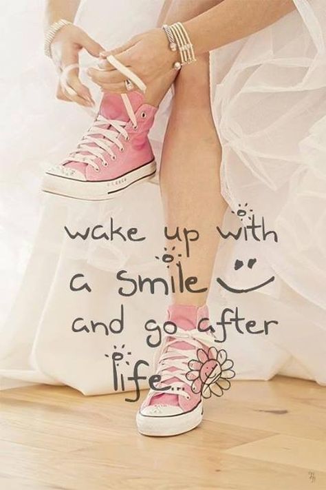 wake up with a smile Positiva Ord, No Ordinary Girl, Motiverende Quotes, Life Quotes Love, Pretty Designs, After Life, A Quote, Converse All Star, Way Of Life