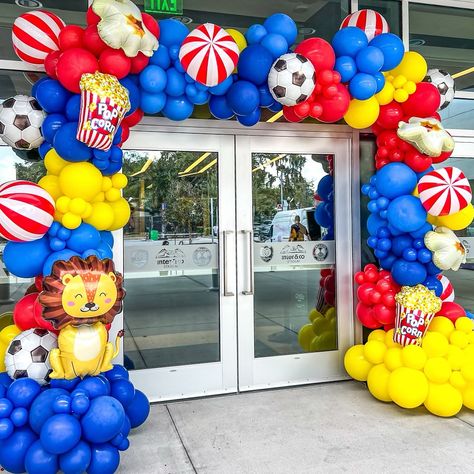 Proud to have collaborated with @orlandocitysc and @orlpride for this event⚽️💜 Thrilled to have seen this Carnival and Soccer themed Arch become a big statement piece🤩 #orlando #orlandocity #balloon #orlandocitysoccer #balloons #balloondecor #orlandoballoons #orlandoballoondecor #balloonarch #balloonart #balloonartist #balloonstylist #balloondecoration #orlandopride #orlandoballoonsdelivery #balloonsorlando #orlandoballoonsservice #balloonspiration #soccer #orlandopartyplanner #balloonsofin... Balloon Garland Front Door, Tennis Balloon Garland, Garland Front Door, Orlando City Soccer, Orlando Pride, Orlando City, Balloon Art, Balloon Arch, Balloon Garland