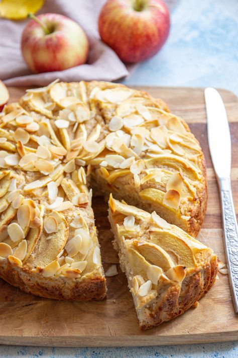 Vegan Apple Almond Cake Apple Almond Cake, Vegan Apple Pie Recipe, Apple And Almond Cake, Vegan Apple Cake, Vegan Apple Pie, Almond Cake Recipe, Vegan Apple, Almond Meal, Homemade Applesauce