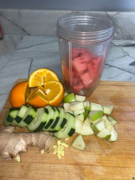 1 cup watermelon, 1 small green apple, 1 squeezed or peeled orange, 1/2 a cucumber and ginger amount of your preference Peeled Orange, Detox Juice, Detox Smoothie, Orange Peel, Fruit Juice, Green Apple, 2 A, 1 Cup, Cucumber