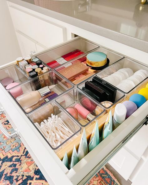 The 🔑 to happier mornings? A happy makeup drawer. 💄 Individual plastic trays create homes for your favorite products and keep categories in check. Bonus? When that inevitable spill happens, they’re easy to clean and prevent an utter catastrophe for the rest of your drawer (and let’s be honest, potentially ruining your day). 🛍️ Linking my favorite trays in today’s stories and in the @aullorganized LTK shop! Be sure and follow em there to shop the feed plus more organizing fun. . . . . . . #... Deep Makeup Drawer Organization, Make Up Drawer Organisation, Organizing Makeup Drawer, Deep Makeup, Organizing Makeup, Drawer Organization, Happy Makeup, Makeup Drawer Organization, Fun Organization