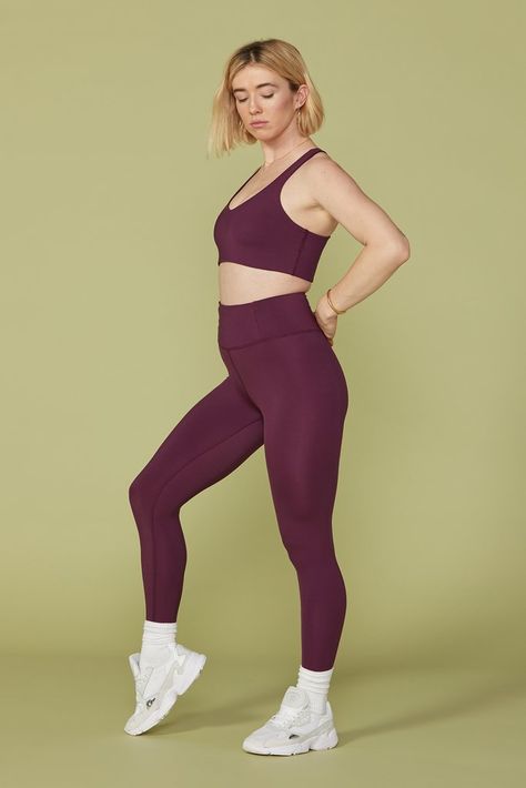 Strong Female Pose, Dynamic Plus Size Pose, Athletic Woman Reference, Girlfriend Collective, Seamless Full-length Elastane Activewear, Girlfriend Collective Leggings, Gym Wear For Women, Life Drawing Reference, Human Figure Sketches