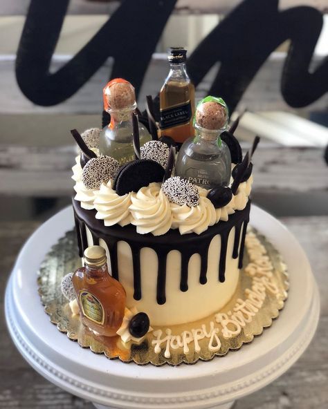 Alcohol Birthday Cake, Dessert Table Birthday, Nutella Cake, Birthday Cake For Him, Simple Cake Designs, Mini Cake, Birthday Cake Decorating, Diy Cake, Cakes For Boys