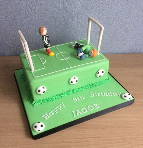 Football Pitch Cake Football Pitch Cake, Lover Birthday Cake, Birthday Cake Design, 21st Cake, Dog Football, Cake Buttercream, Football Pitch, Football Theme, Football Lover