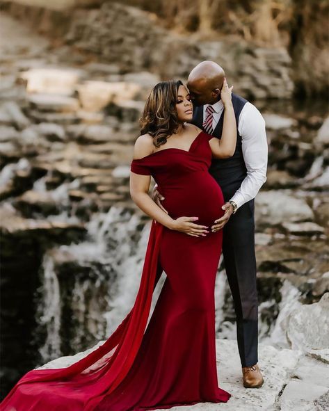 Style and grace! Repost from @infinityportraitstx • Mom & Dad 😍😍😍... Few favorites from @tkemp1025 's session, who was referred by another beautiful #infinitymom @marshaebagby ...thanks again loves, being able to capture y'alls special moments truly means a lot!🥰 #munamommy #maternityphotography Maternity Shoot Dresses, Maternity Props, Black Motherhood, Fitted Gowns, Dress Train, Maternity Dresses For Photoshoot, Dress Maternity, Baby Shower Dresses, Photoshoot Dress