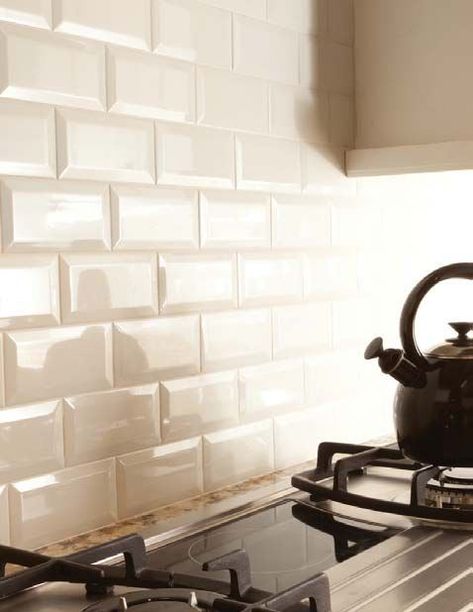 bevelled subway tile backsplash in a kitchen in a cream or off white colour Beveled Subway Tile Backsplash, Beveled Subway Tile, Cocina Diy, Subway Tiles Bathroom, White Subway Tile Backsplash, Subway Tile Kitchen, White Subway Tiles, Pretty Kitchen, Subway Tile Backsplash