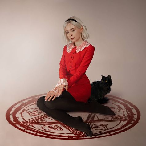 October should just be one long Spooky season Cosplaye Sabrina Cosplay, Sabrina Costume, Sabrina Spellman Outfit, Cute Witch Costume, Sabrina Spellman Style, Witch Costume Diy, Dark Academia Look, Witchy Outfits, Witch Costumes