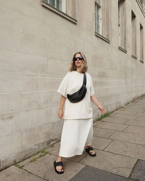 Alexis Foreman on Instagram: “🤍🖤 — gifted items” Everyday Japanese Fashion, Summer Looks 2024, Uk Summer Outfits, Style Satin Skirt, Cos Style, One Set Outfit, Midi Silk Skirt, 2023 Ootd, Cos Clothing