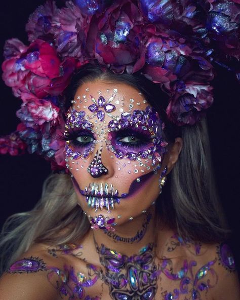 Maximalist Makeup Looks, Popstar Aesthetic, Catrina Costume, Halloween Makeup Pretty, Sugar Skull Makeup, Celebrity Halloween Costumes, Skull Makeup, Halloween 2022, Halloween Makeup Looks