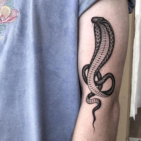 JORDY HOOPER King Cobra Tattoo, Upper Thigh Tattoos, Skull Rose Tattoos, Cobra Tattoo, Tattoo Snake, Serpent Tattoo, Petit Tattoo, Snake Tattoo Design, Cool Tattoos For Guys