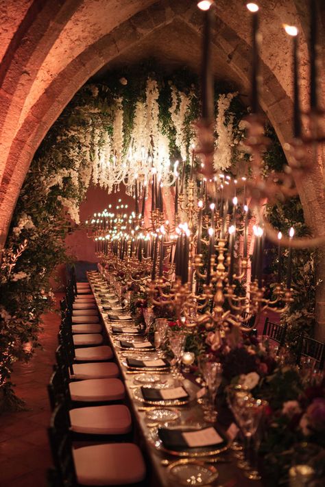 Unforgettable Wedding at Villa Cimbrone - Italian Wedding Designer Dark And Dreamy Wedding, Tuscan Themed Party Decorations, Italian Romance Wedding, Vintage Italian Wedding Decor, Flower Venue Wedding, Vintage Wedding Aesthetic Flowers, Dark Italian Wedding, Gothic Italian Wedding, Luxury Italian Wedding