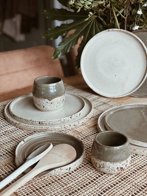 Mayco Mud Room Society | Mix & match 🌞 | Facebook Mayco Birch Glaze, Ceramic Ideas Projects, Pottery Glaze Ideas Color Combos, Mayco Glaze, Shino Glaze, Speckle Glaze, Pottery Inspo, Pottery Glaze, Speckled Clay