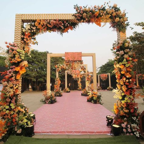 Haldi Passage Decor, Passage Decor Wedding, Reception Entry Decor, Wedding Entrance Decoration Indian, Haldi Entrance Decor, Indian Wedding Entrance Decor, Wedding Entrance Arch, Round Mandap, Wedding Passage