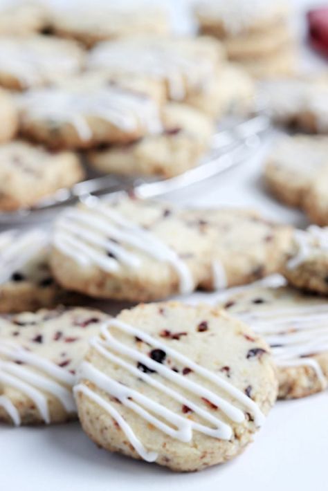 Old Fashioned Icebox Cookies Recipe | Kids Activities Blog Gluten Free Icebox Cookies, Icebox Cookie Recipe, Ice Box Cookies, Easy Delicious Cookies, Best Desserts Ever, Refrigerated Cookie Dough, Cookies Stuffed, Box Cookies, Icebox Cookies