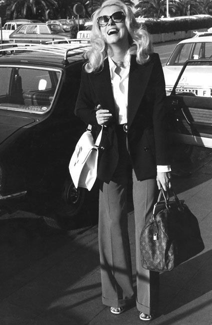 Traveling in style. Style Icons Outfits, Style Icons Women, Style Icons Inspiration, Bridget Bardot, Style Inspiration Classic, Evening Dress Long, David Bailey, Charlotte Rampling, Anna Karina