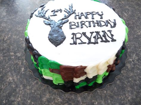 Hunting themed deer cake. First birthday cake. Hunting Smash Cake, Tractor Birthday Cakes, Hunting Birthday Party, Cake First Birthday, Fish Cake Birthday, Deer Cake, Hunting Cake, Deer Cakes, Hunting Birthday