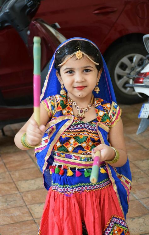 Radha Dressing For Girl, Radha Dress For Kids, Radha Dress For Baby Girl, Gujrati Dandiya Dress, Dandiya Shoot, Gopika Dress For Kids, Radha Outfit, Gujarati Dress, Couple Wedding Dress Indian Hindu