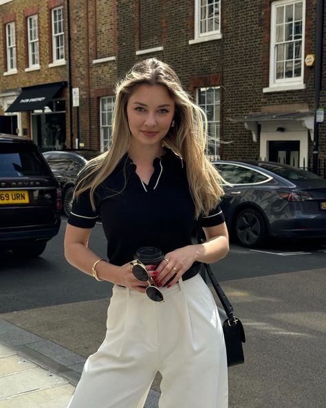 Nataliia // London content creator (@nataliia_walker) • Instagram photos and videos Smart Casual Women Outfits, Modest Casual Outfits, Smart Casual Women, Stylish Work Attire, White Trousers, Paris Outfits, England Fashion, Classy Casual Outfits, Fashion Mistakes