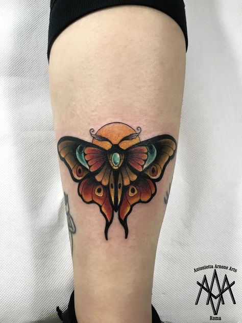 #antoniettaarnonearts #romatattoo #tattooroma #italiatattoo #tattooitalia #moth #neotraditional #neotrad #neotradeu #neotraditionaltattoo #tattoo #tattoos #insect #fly #flyer #colored #butterfly #butterflies #colors #color #insects Neotraditional Butterfly Tattoo, Butterfly Tattoo Hand, Traditional Moth, Moth Tattoo Meaning, Traditional Moth Tattoo, 2023 Tattoo, Moth Tattoo Design, Places For Tattoos, Colored Butterfly